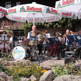 Sommerkonzert im Hüsli-Garten mit den Drei Seen Musikanten