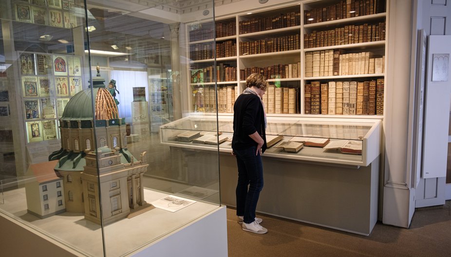 Besucherin im Kreisuseum St. Blasien