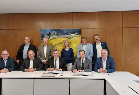 Landkreis und VAMED unterzeichnen Vertrag für Generalplanung für den Neubau des Klinikums Hochrhein