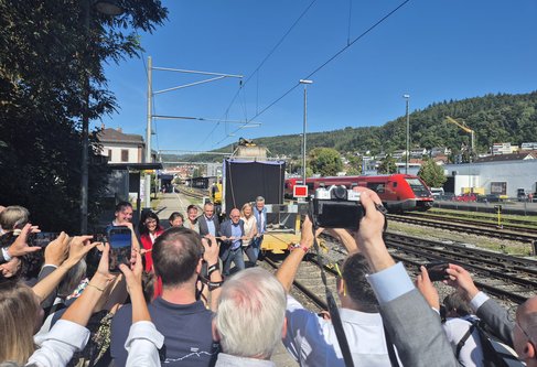 Für mehr Kapazität auf der Schiene im Südwesten: Ausbau und Elektrifizierung der Hochrheinbahn startet